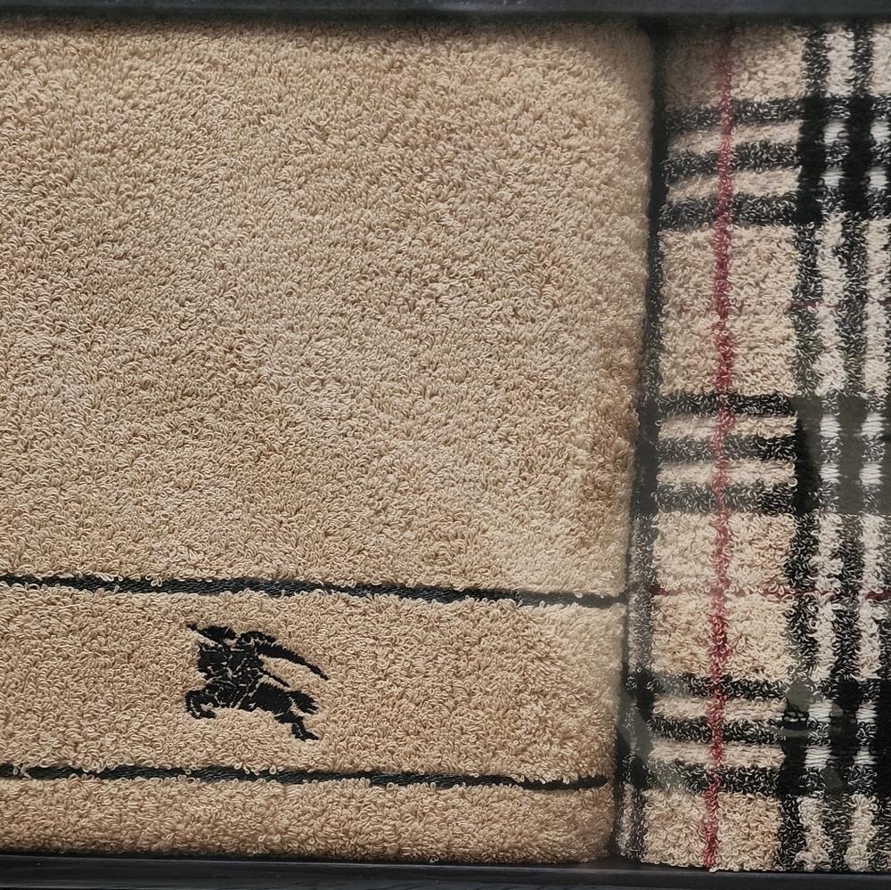 Burberry Brand New Boxed Towel Set